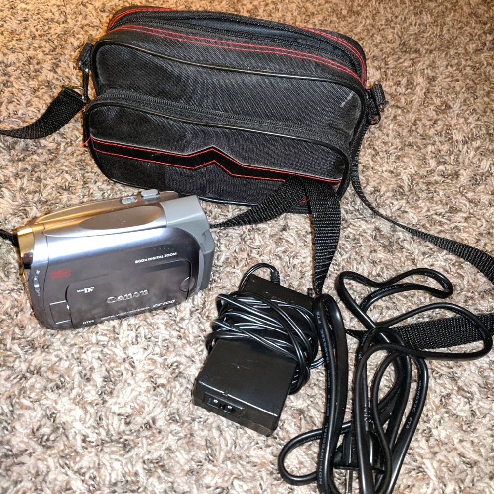 Canon Video Camera (ZR500) W/ Accessories